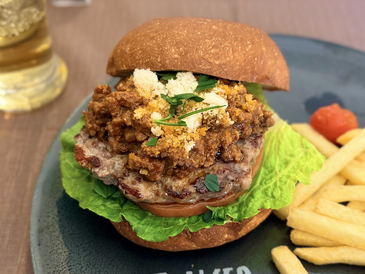 亀戸・TRAVIS BURGER「ボロネーゼバーガー」 | 江東区の情報サイト